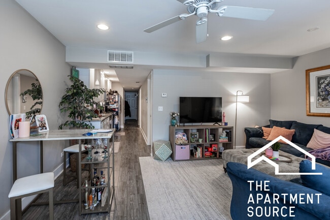 2449 N Ashland Ave, Unit one in Chicago, IL - Building Photo - Building Photo