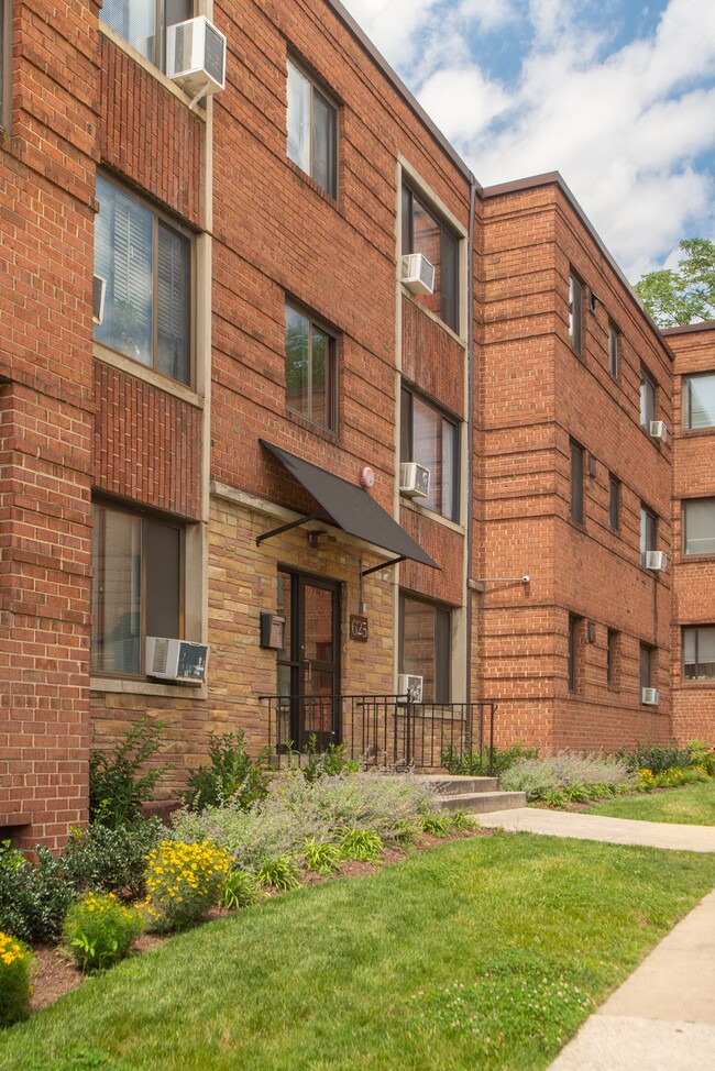 Chillum Terrace Apartments in Hyattsville, MD - Foto de edificio - Building Photo