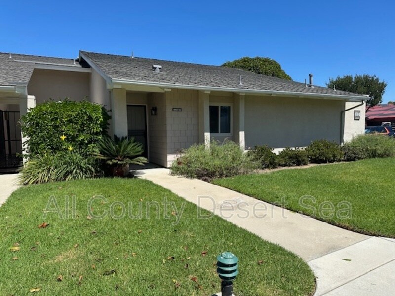8685 Merced Cir in Huntington Beach, CA - Building Photo