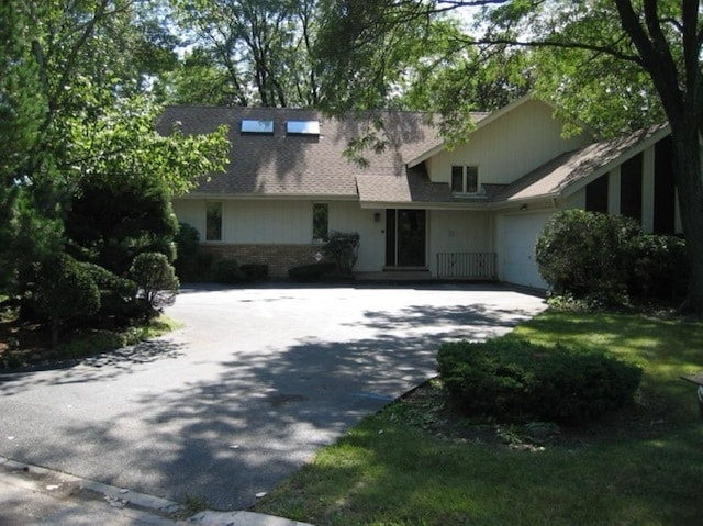 property at 2585 Longmeadow Dr