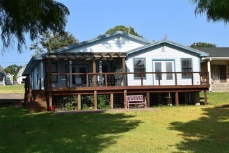 500 Highcrest Dr in Pointblank, TX - Building Photo - Building Photo