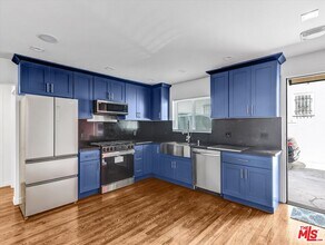 754 Croft Ave in Los Angeles, CA - Building Photo - Building Photo