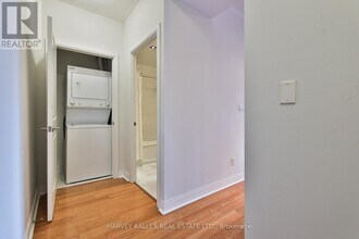 18-318 Yorkville Ave in Toronto, ON - Building Photo - Building Photo