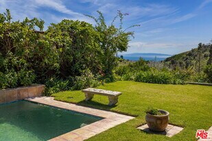 1336 Bienveneda Ave in Los Angeles, CA - Building Photo