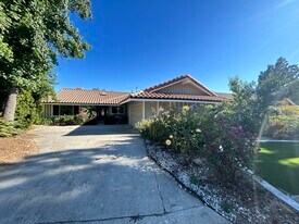 2308 Henrietta Ave in La Crescenta, CA - Building Photo