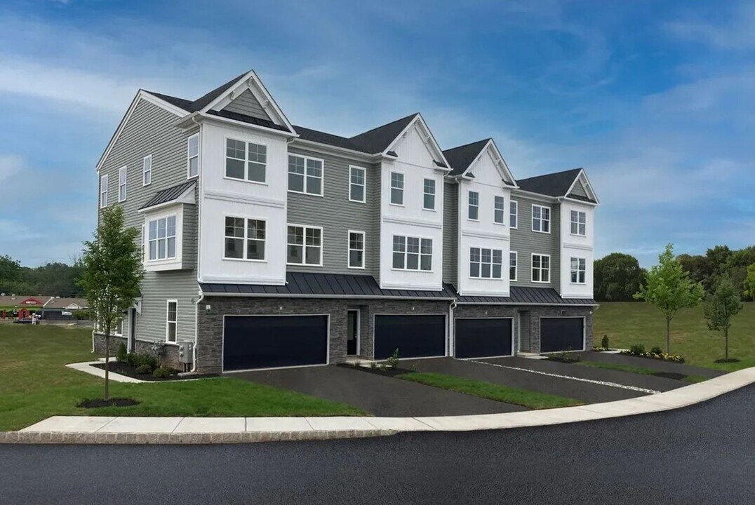 71 Becker Dr in Chalfont, PA - Building Photo