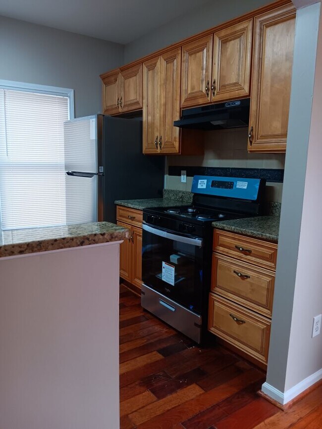 674 Dill Ave SW in Atlanta, GA - Foto de edificio - Building Photo