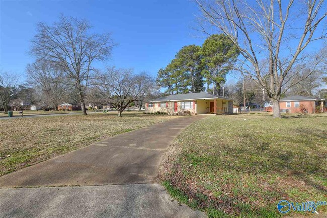 3606 Northwest Crestmore Avenue in Huntsville, AL - Building Photo - Building Photo