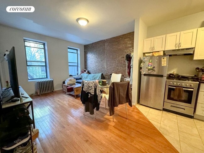 300 E 2nd St in New York, NY - Building Photo - Building Photo