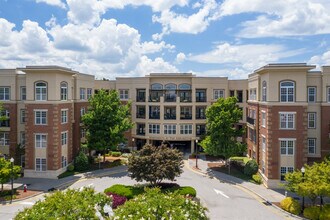Apartments at The Arboretum in Cary, NC - Foto de edificio - Building Photo