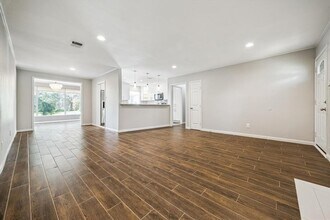 4512 Pine St in Bellaire, TX - Building Photo - Building Photo