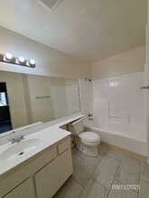 9586 W Ball Rd in Anaheim, CA - Foto de edificio - Building Photo