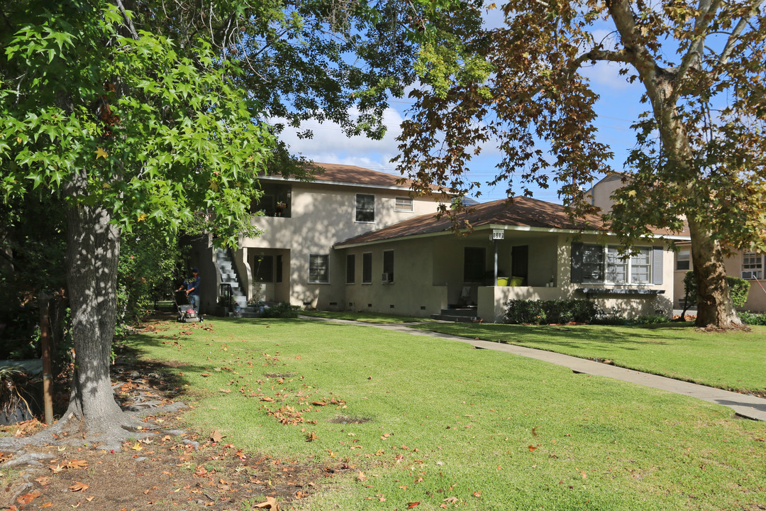 1215 N Verdugo Rd in Glendale, CA - Building Photo