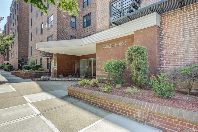 63-84-84 Saunders St in Queens, NY - Building Photo - Building Photo