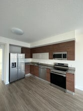 202 SW 5th Ave, Unit A1 in Miami, FL - Building Photo - Building Photo