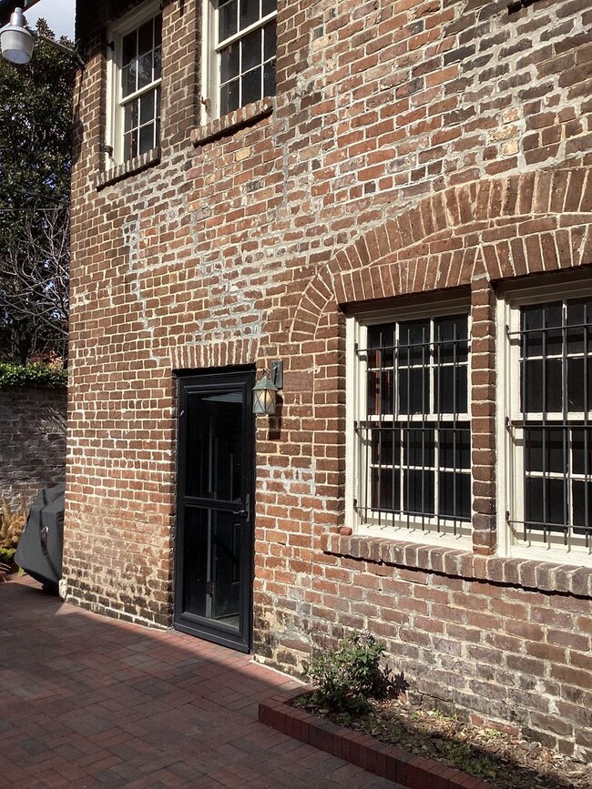 308 E Gaston St-Unit -8ae9ccd1-b278-11ef-b1b4-064024c5b8e5 in Savannah, GA - Building Photo - Building Photo