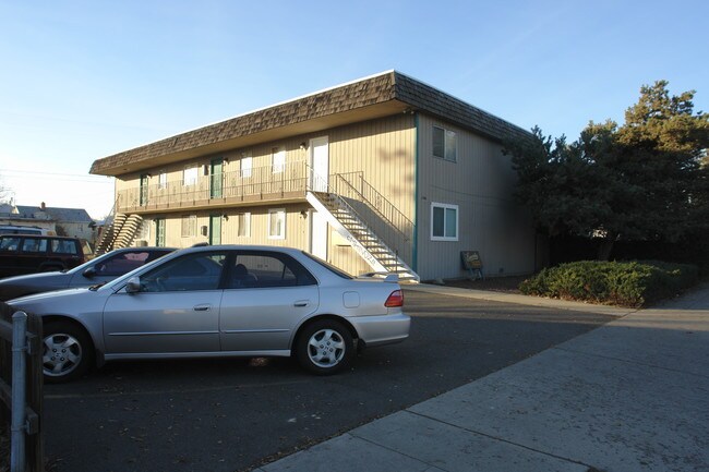 1308 W Lincoln Ave in Yakima, WA - Building Photo - Building Photo