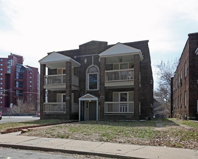 Summit Heights in Kansas City, MO - Foto de edificio - Building Photo