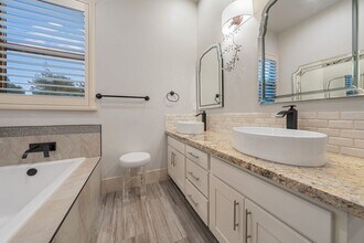 8327 Lakeland Dr in Granite Bay, CA - Building Photo - Building Photo