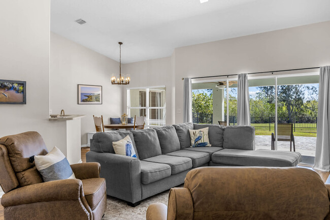 2860 S Courtenay Pkwy in Merritt Island, FL - Building Photo - Building Photo