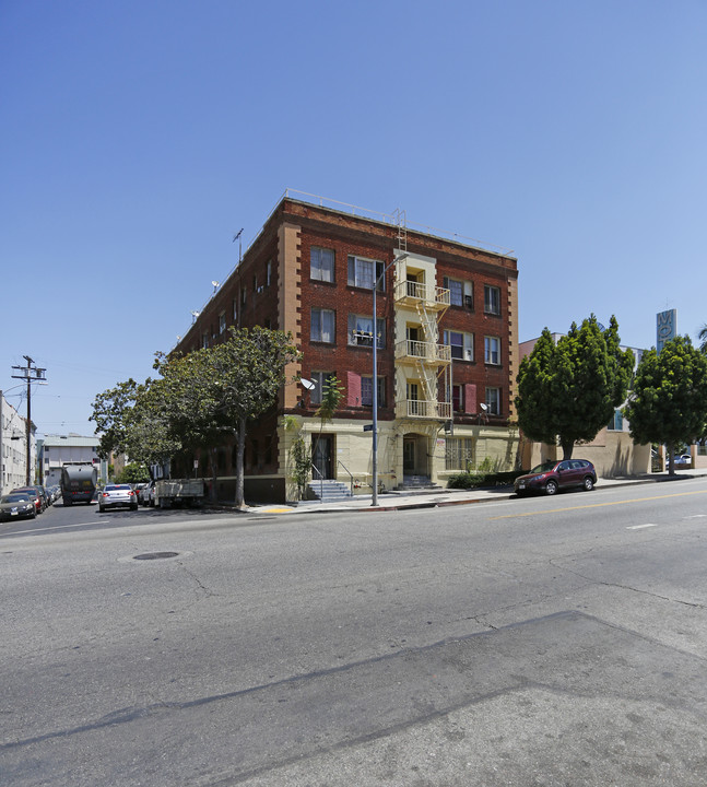 2795 W 8th St in Los Angeles, CA - Foto de edificio