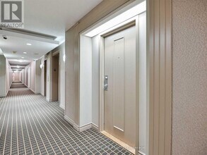 135 Hillcrest Ave in Mississauga, ON - Building Photo - Building Photo