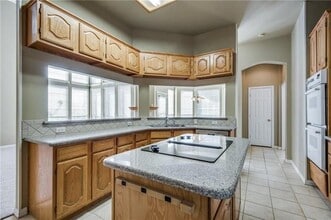 3876 Ridgelake Ct in Addison, TX - Foto de edificio - Building Photo