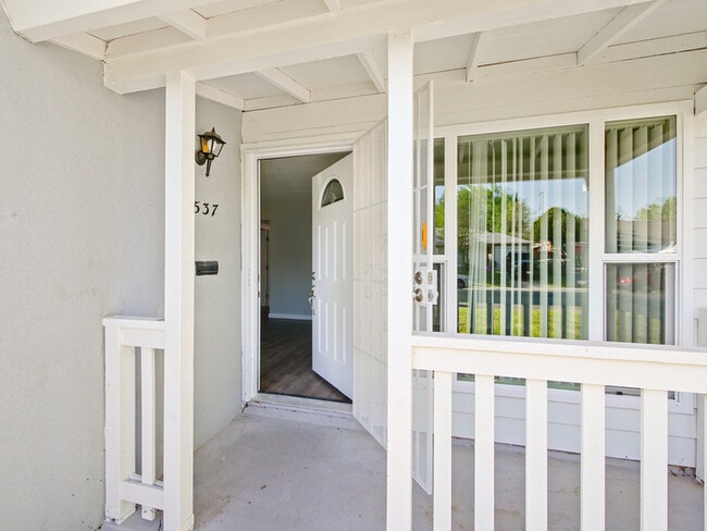 2537 Michelle Dr in Sacramento, CA - Building Photo - Building Photo