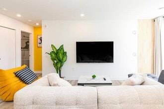 425 Rue Joliette in Longueuil, QC - Building Photo - Building Photo