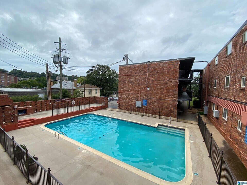 2990 Rhodes Cir S in Birmingham, AL - Building Photo