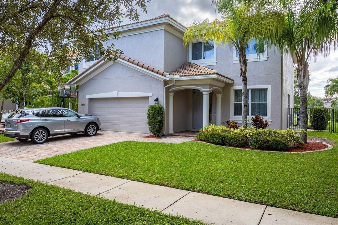 8821 Cobblestone Point Cir in Boynton Beach, FL - Foto de edificio