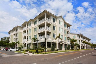 Victoria Place in Dunedin, FL - Foto de edificio - Building Photo