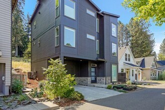 1884 Cousteau Loop SE in Salem, OR - Building Photo - Building Photo