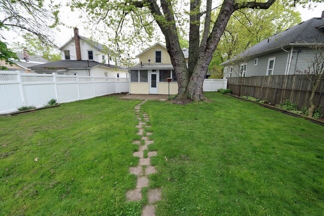 910 Court St in St. Joseph, MI - Building Photo - Building Photo