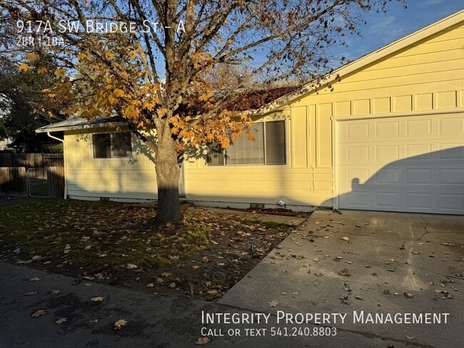 917 SW Bridge St in Grants Pass, OR - Building Photo - Building Photo