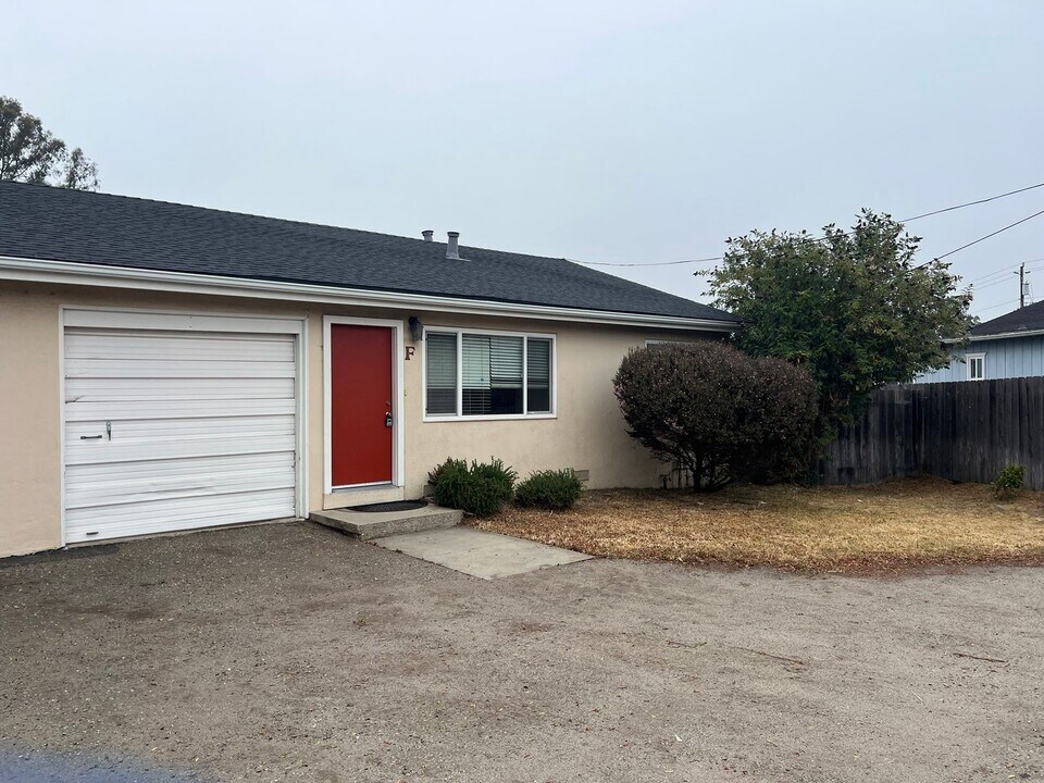 2167 Mountain View Dr in Los Osos, CA - Foto de edificio