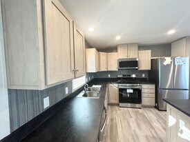 29773 W Deerfield Ct in Chesterfield, MI - Building Photo