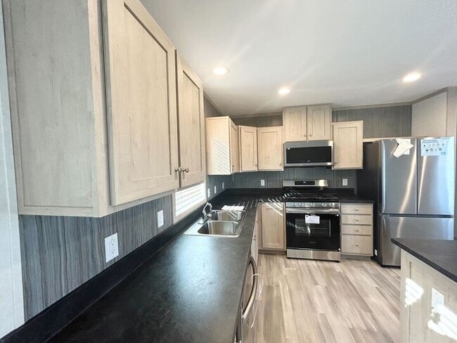 property at 29773 W Deerfield Ct