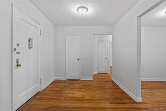140 E Hartsdale Ave in Hartsdale, NY - Building Photo - Building Photo