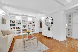 35 W 92nd St in New York, NY - Building Photo - Building Photo