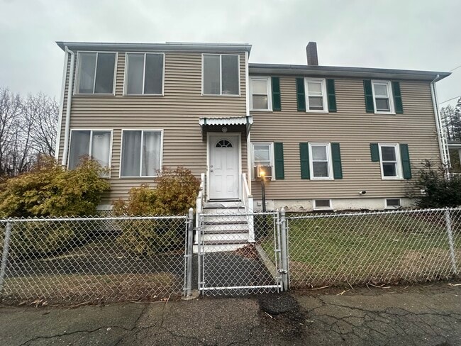 161 Van Buren St in Taunton, MA - Building Photo - Building Photo