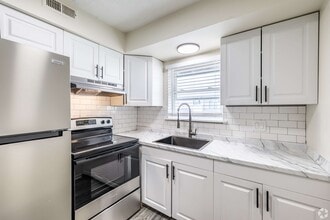 Eastland Hills Apartments in Lexington, KY - Building Photo - Building Photo