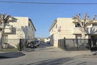 1087-1095 W 39th St in Los Angeles, CA - Building Photo - Building Photo