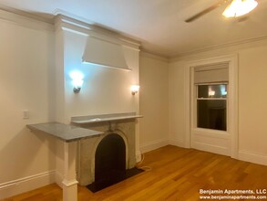 82 Charles St, Unit 3 in Boston, MA - Foto de edificio - Building Photo