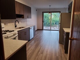 9324 S Roberts Rd, Unit 2S in Hickory Hills, IL - Building Photo
