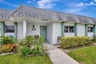 2638 Gately Dr E in West Palm Beach, FL - Building Photo - Building Photo