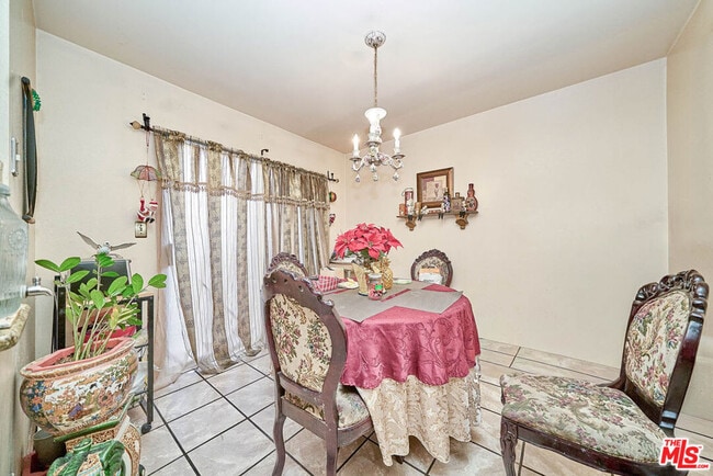 property at 219 N Isabel St