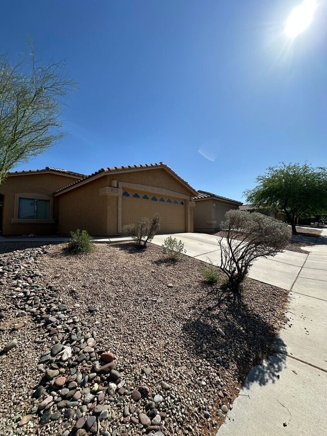 7305 E Weeping Willow Dr in Tucson, AZ - Building Photo - Building Photo