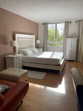 161 Crandon Blvd, Unit Key Colony 313 in Key Biscayne, FL - Foto de edificio - Building Photo