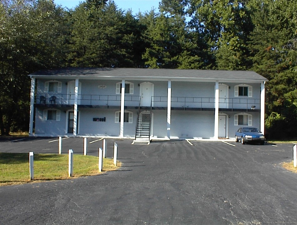 Salem South Apartments in Winston-Salem, NC - Building Photo